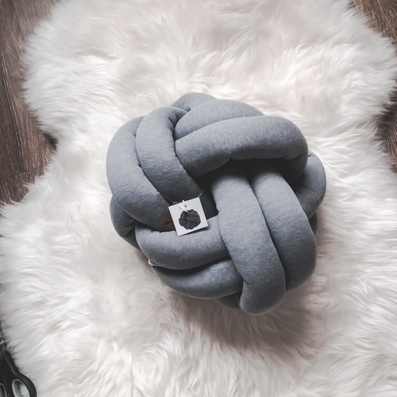 Other - 🎀FASHION KNOT CUSHION